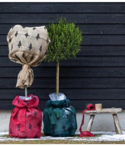 Dehner Pflanzen-Isolierfolie 11 Dehner Pflanzen-Isolierfolie -Gardena Store 6798649 6798656 6798664 WE MO 003 WinterschutzJutesackmitDekor